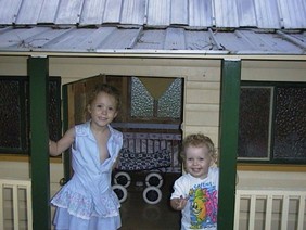 kids in cubby house 5 Mar 99.JPG