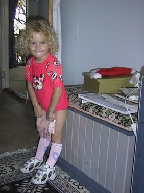 Amelia  sans pants 28 Dec 2000.JPG